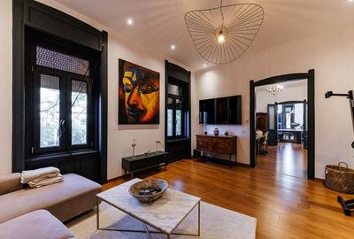 Casa cu Personalitate – Un Amestec Fascinant de Stil Istoric și Contemporan - 1