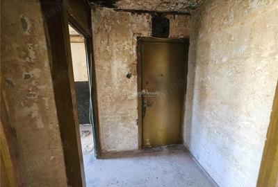 Apartament cu 2 camere semidecomandat în Micro I - 10