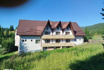 Casă cu Teren 4200 Mp în Central - 1