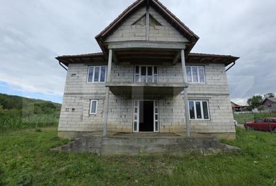 Casa la tara de vanzare, cu 13 ari de teren, la 40 km de Bi - 19