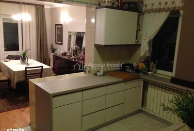 Casă cu 7 camere decomandat cu Teren 400 Mp în Central