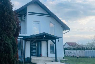 Casă cu 4 camere în Central - 2