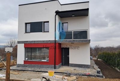 Casă cu 4 camere cu Canalizare în Bârnova - 1