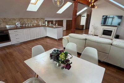 Apartament cu 3 camere semidecomandat în Central