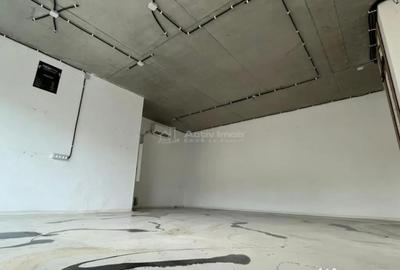 Spațiu comercial, de 40 mp, în Tractorul