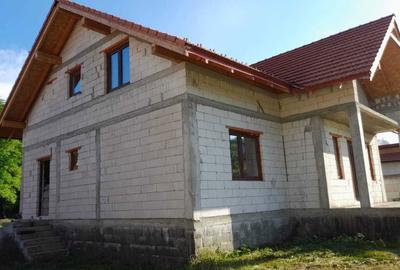 Casă cu 4 camere în Central - 6