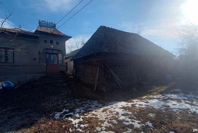 Casă cu 3 camere cu Teren 7800 Mp în Central - 1