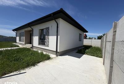 Casă cu 4 camere cu Teren 400 Mp în Domnești - 2