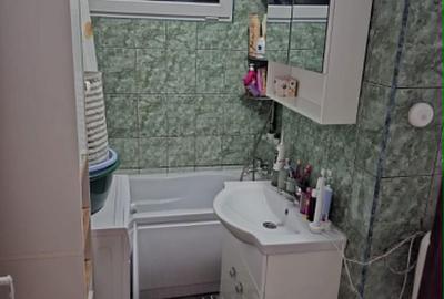 Apartament cu 3 camere semidecomandat în Astra