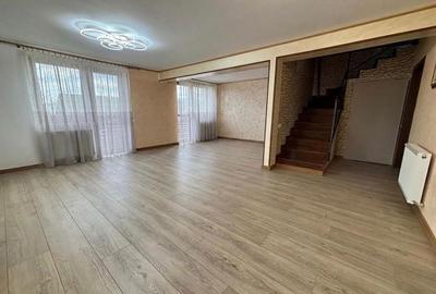 Casă cu 4 camere în Central - 4