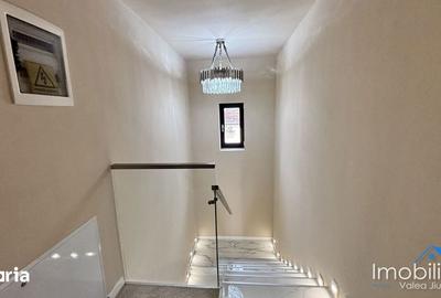 Casă cu 4 camere cu Teren 1200 Mp în Central - 10