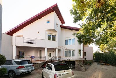 Timisoara - Girocului Vila 12 Camere 4 Bai | 497mp Utili 1373mp Teren - 25