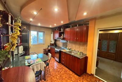 Apartament cu 4 camere decomandat, mobilat în Central - 1