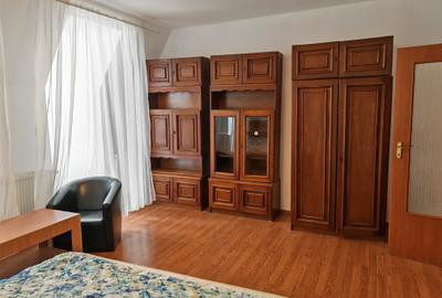 Apartament 3 camere liber la vanzare zona Piata Sfatului
