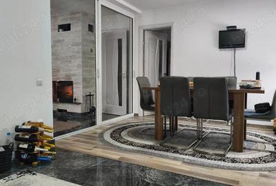 Casă cu Teren 569 Mp în Zăvoi - 2