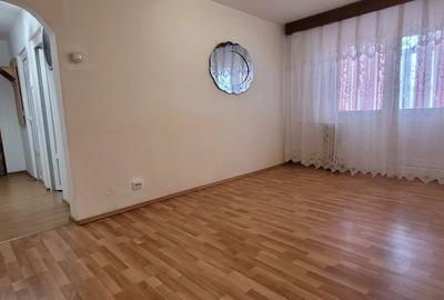 Apartament cu 3 camere semidecomandat în Narcisa - 2