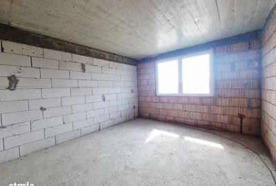 Casă cu 5 camere cu Teren 500 Mp în Central