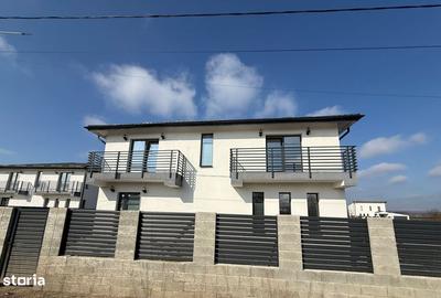 Casă cu 4 camere cu Teren 480 Mp în Gura Ocniței - 1