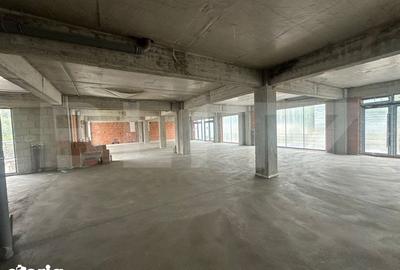 Spațiu comercial, de 100 mp, în Central - 3