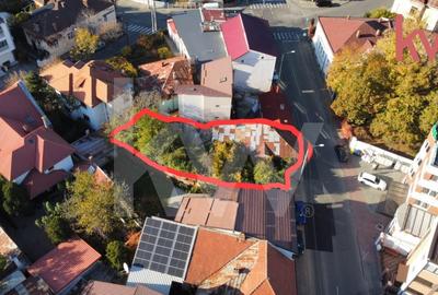 Teren central DE VANZARE cu constructie existenta - 2