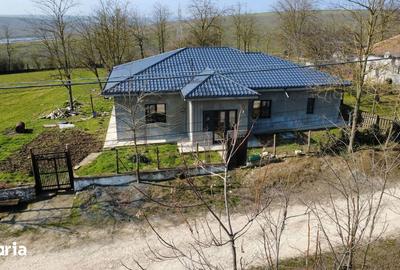 Casă cu 4 camere cu Teren 2561 Mp în Cobadin - 3
