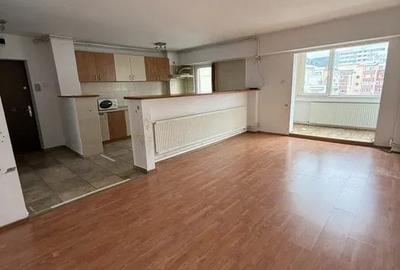 3 camere  Carpatilor-Paraului, 72mp, liber, 140000Euro - 2