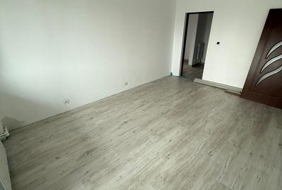 Apartament cu 2 camere decomandat în Cornișa - 4