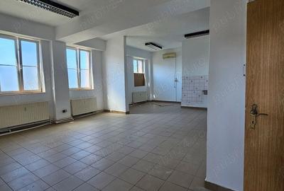 Spațiu comercial, de 45 mp, în Săveni - 2