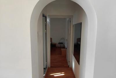 Apartament cu 3 camere semidecomandat în Central