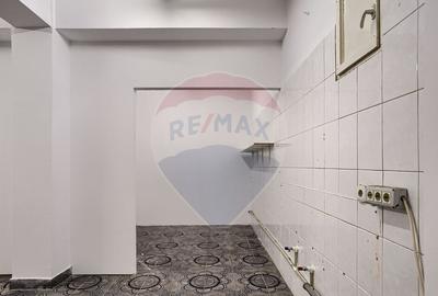 Spațiu comercial, de 70 mp, în Central - 4