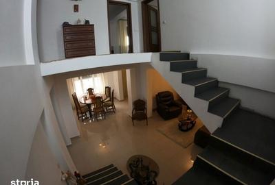 Casă cu 4 camere cu Teren 600 Mp în Central - 1