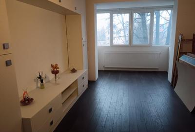 P.Dulfu, 3 camere, decom., etaj 2 - 2