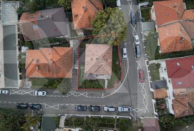 Casă individuală cu 6 camere cu Canalizare în Central - 4