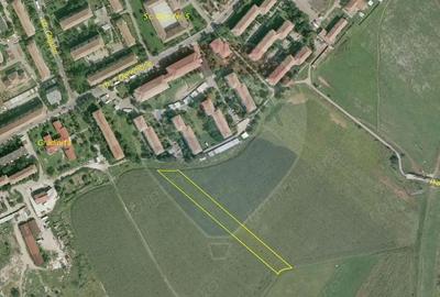 Teren de 4100 mp, în Est