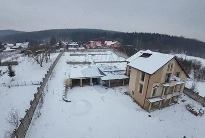 Casă cu 7 camere cu Teren 3700 Mp în Ivănești - 2