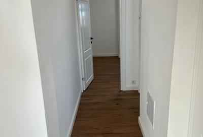 Apartament cu 3 camere semidecomandat în Tineretului - 1