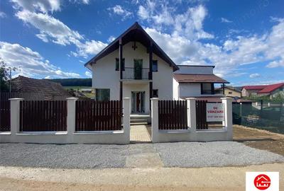 Casa independenta de vanzare 4 camere, 2 niveluri si 500 mp teren,Sincraiul de Mures, strada Vale - 11