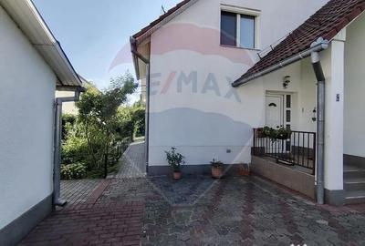 Casă cu 8 camere cu Teren 800 Mp în Central - 18