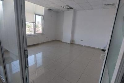 Delfinariu-bd. Mamaia, spatiu birouri, 150 mp., (ne)compartimentat. - 3