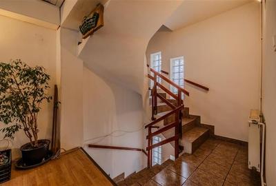 Locuinta cu caracter,doua niveluri,4 camere,terasa,garaj,curte,Centru Istoric Br - 9