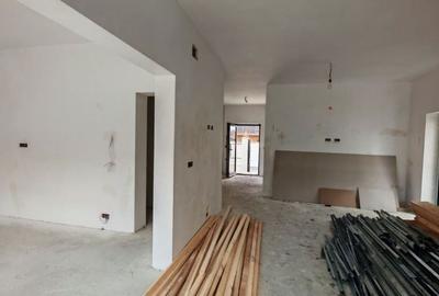 Casă cu 4 camere decomandat în Central - 6