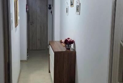 Apartament cu 3 camere semidecomandat în Central - 1