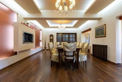 Casă cu 8 camere în Titulescu - 5