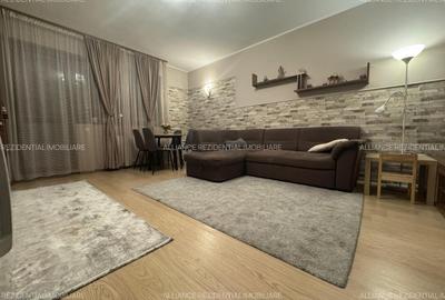 Apartament cu 3 camere semidecomandat în Apărătorii Patriei