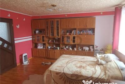 Casă cu 9 camere cu Teren 2600 Mp în Hotar - 10