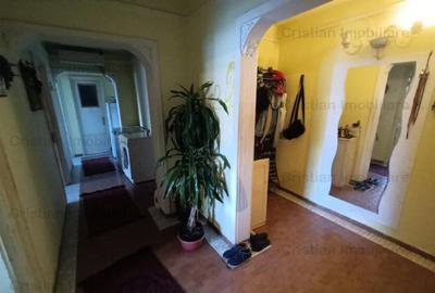 Apartament cu 3 camere decomandat în Central