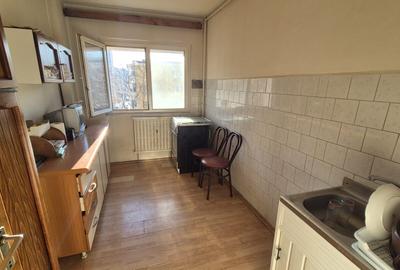 Apartament cu 3 camere semidecomandat, mobilat în Dristor - 4