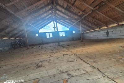 Casă cu 4 camere în Central - 2