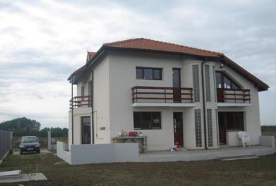 Casă cu 4 camere cu Canalizare în Străulești - 2