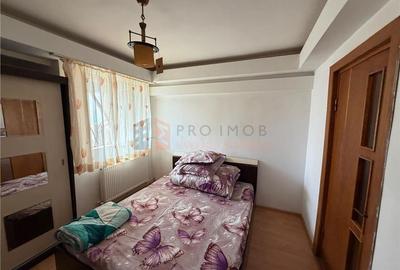Apartament cu 3 camere decomandat, mobilat în Micro 3 - 5